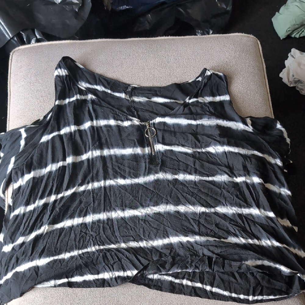 SHEIN Black and White Striped Short Sleeve Top